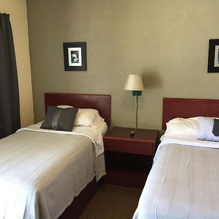 Highland Court Motel Fairmont Room photo